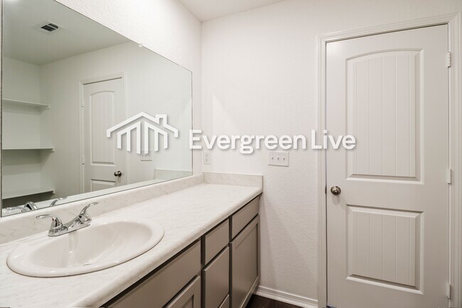 Building Photo - 185 Sarah Alyse Ln