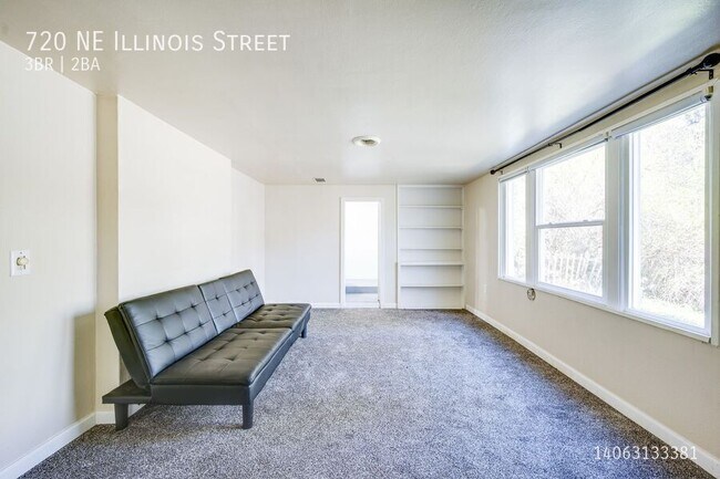 Building Photo - 720 NE Illinois St