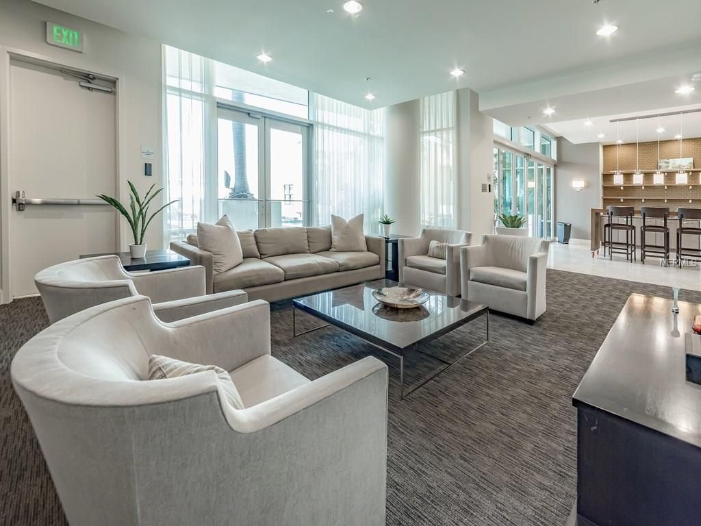 Building Photo - 400 4th Ave S