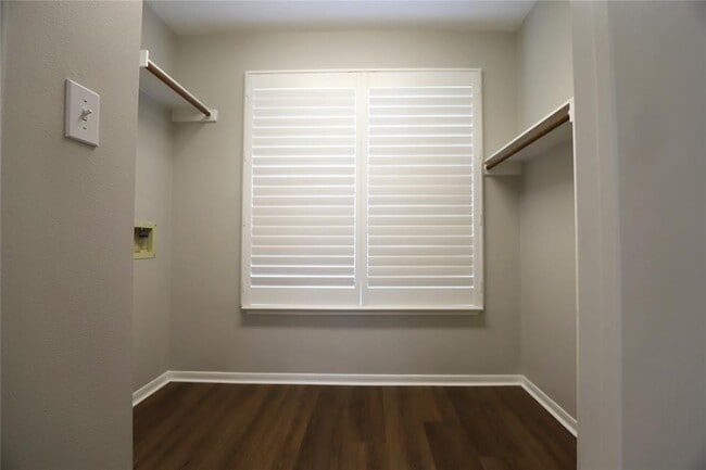 Building Photo - 21631 Live Oaks Spring Dr