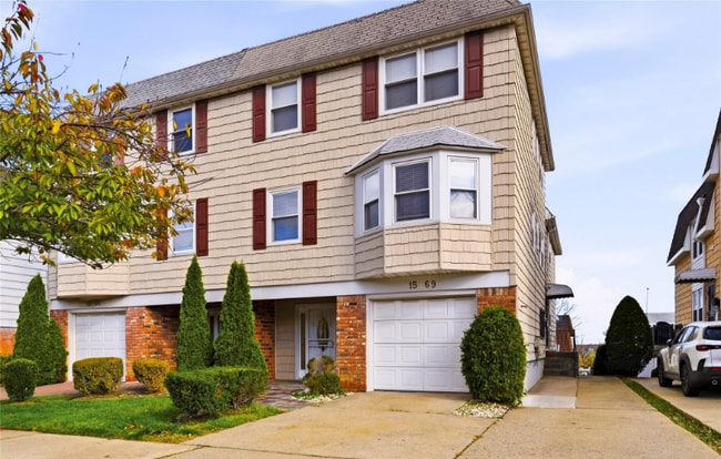 Building Photo - 15-69-1215 215th St