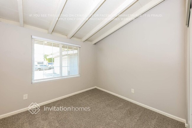 Building Photo - 226 S Louise Pl