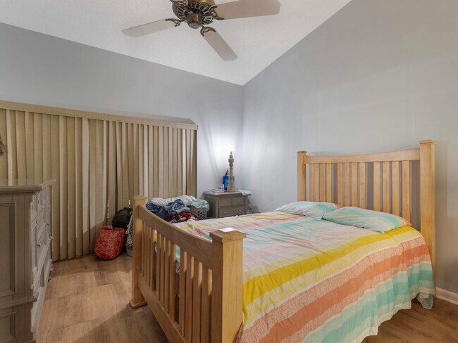 Building Photo - 3928 Vine Trail