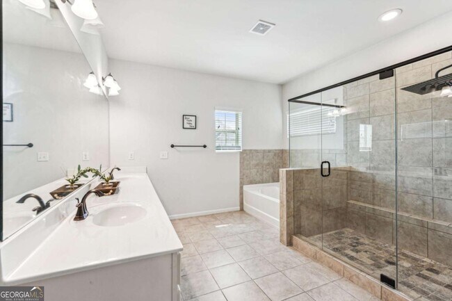 Building Photo - 5545 Mirror Lake Dr