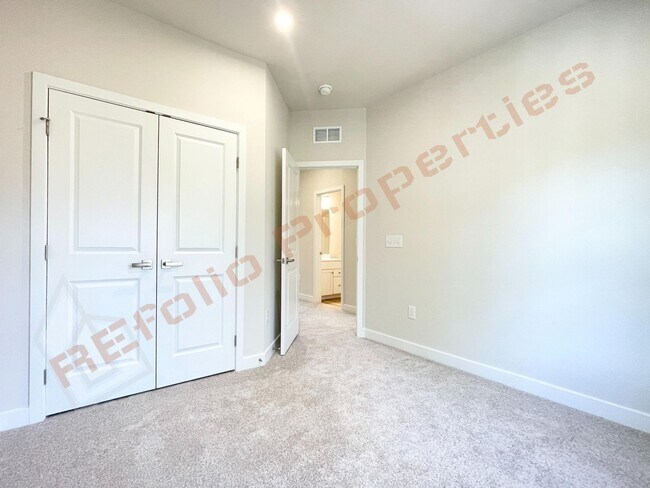 Building Photo - Beautiful brand new 3-Story Townhome | 4 Bedrooms, 3.5 Bathrooms, 2332 sq ft @ 751 South Townhome...