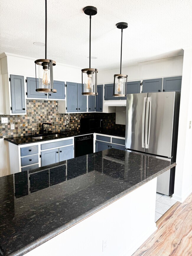 Building Photo - 5815 Permastone Lake Rd