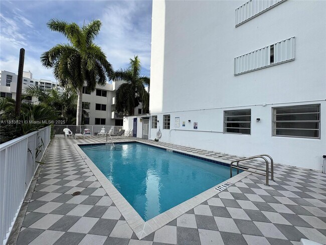 Building Photo - 1331 Lincoln Rd