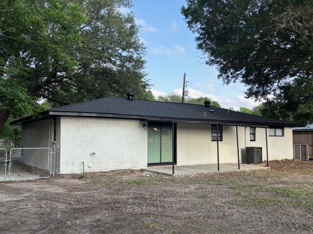 Building Photo - 445 Dallas St