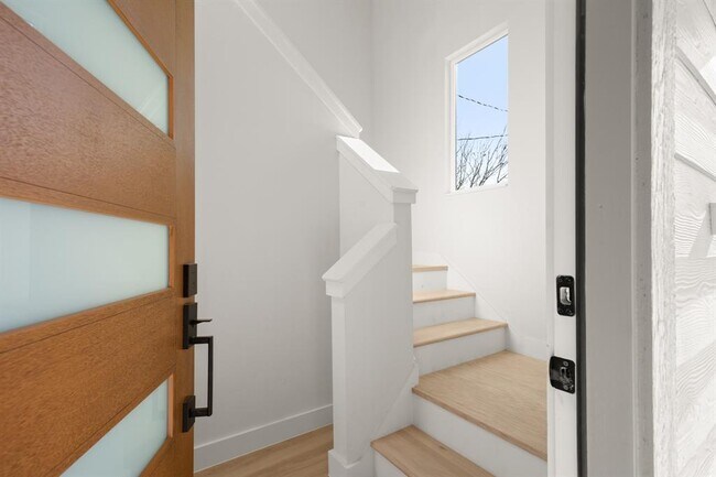 Building Photo - 306 Ave P