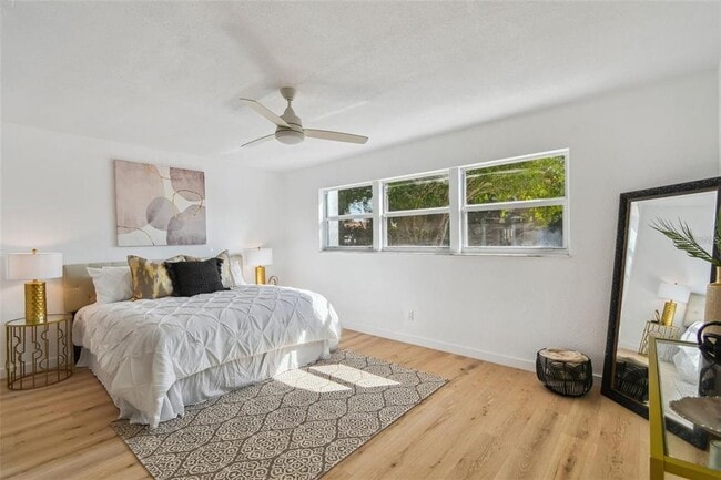 Building Photo - 1949 Dolphin Blvd S