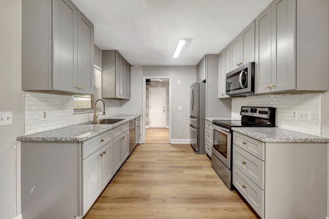 Building Photo - 1109 SE Sandia Dr