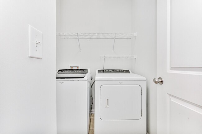 Building Photo - 301 Castle Dr