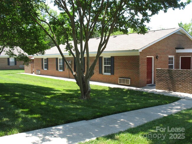 Building Photo - 1300 Lomax Ave