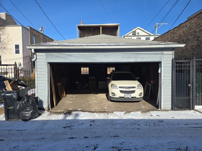 Building Photo - 2417 W Arthington St