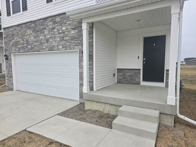 Building Photo - 655 NW Williamsburg Ln