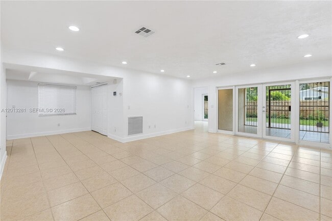 Building Photo - 5770 SW 55th St
