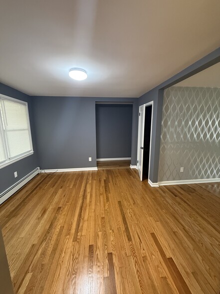 Building Photo - 25 Melrose Pl