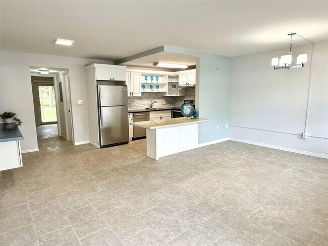 Building Photo - 28 Ventnor Dr