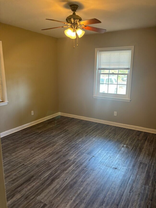 Building Photo - 1407B W Gentilly Rd.