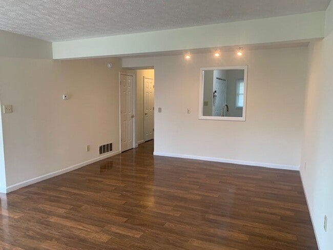 Building Photo - 1300-1302 S Hickory Grove Lane