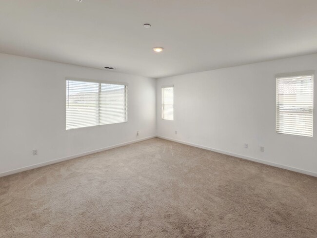 Building Photo - Newer Construction, Exquisite 4 Bedroom + ...