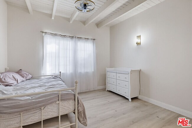 Building Photo - 9209 Paramount Blvd