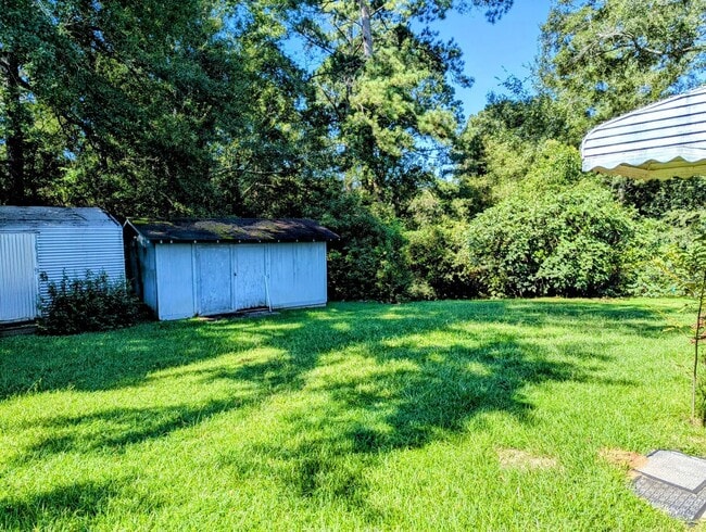 Building Photo - Fully Updated 3 Bedroom Home For Rent