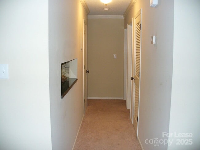 Building Photo - 241 Country Club Dr NE