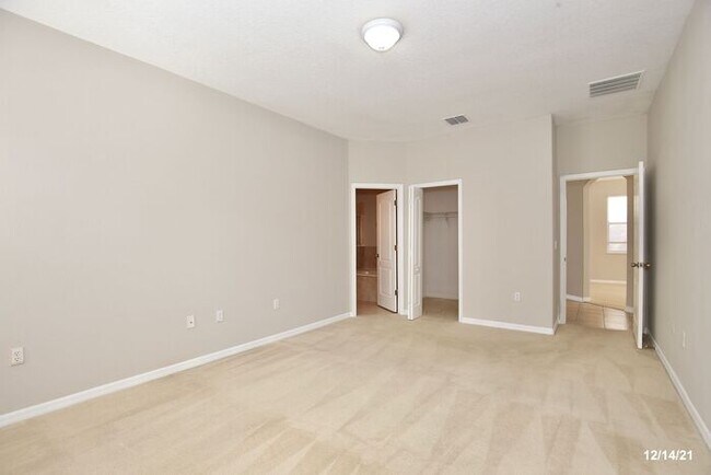 Building Photo - Beautiful 4/2 Home with a Spacious 2 Car G...