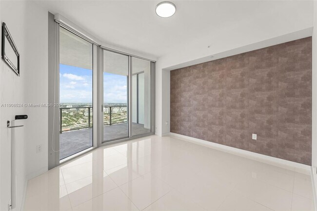 Building Photo - 851 NE 1st Ave