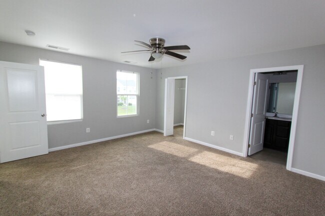 Building Photo - 4 Bed, 2.5 Bath Single Family Home in Mart...