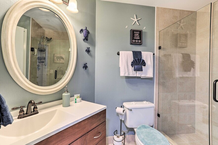 Building Photo - 6141 Bahia Del Mar Blvd S