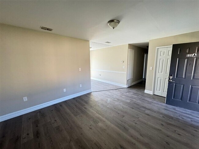 Building Photo - 504 Blackbird Ln