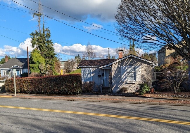 Front - 434 3rd Ave N