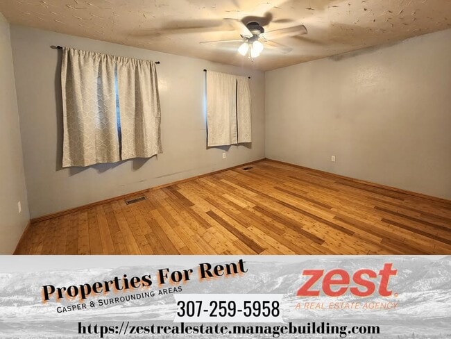 Building Photo - 955 N Riverbend Dr