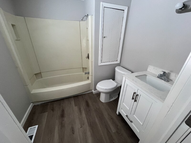 Building Photo - 129 Pratt St