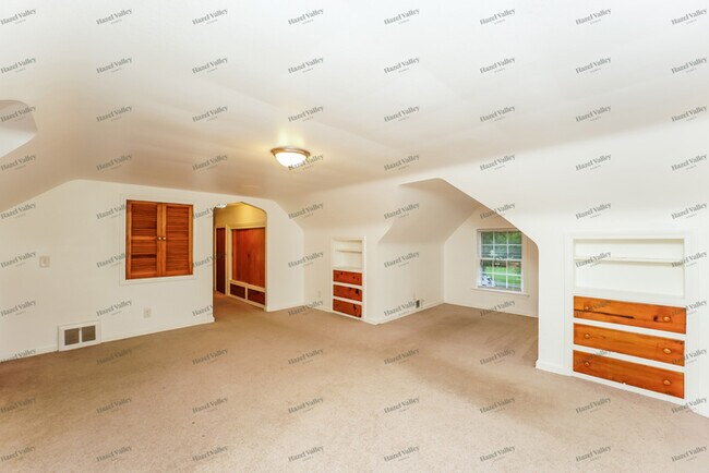 Building Photo - 17401 Maple Heights Blvd