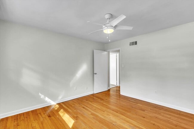 Building Photo - 317 Kensington Dr
