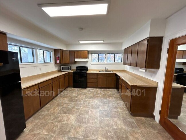 Building Photo - 901 Walker Ave