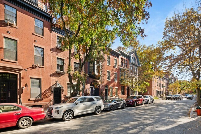 Building Photo - Incredible Rittenhouse Home