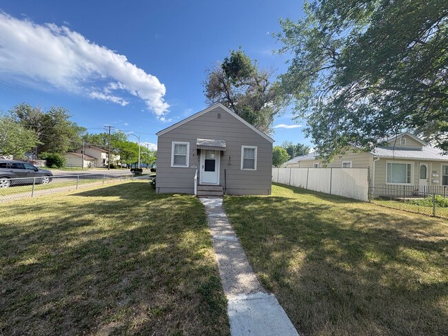 Building Photo - 1 bed 1 bath house