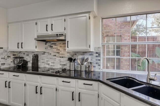 Building Photo - 4402 Goodwin Dr