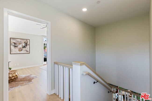 Building Photo - 509 Wynola St