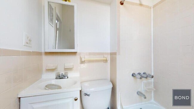 Building Photo - 3 bedroom in Manhattan NY 10003