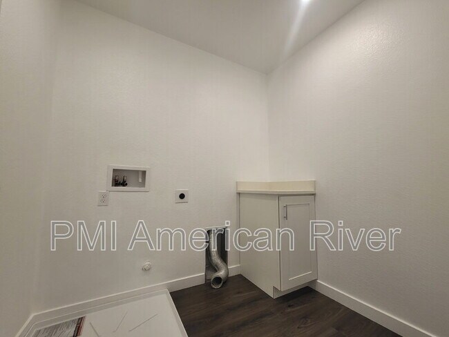 Building Photo - 3007 Mesmerizing Walk