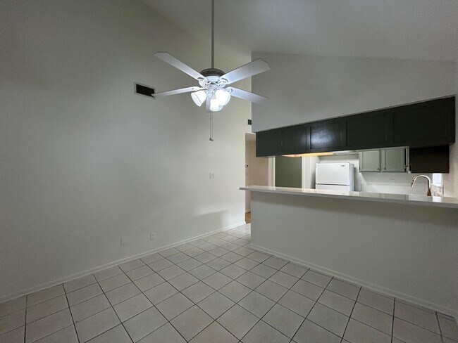 Building Photo - 126 Knoll Ave