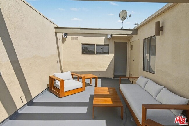 Building Photo - 720 Huntley Dr