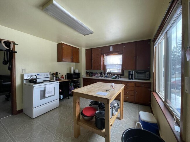 Building Photo - 1323 N 21st St