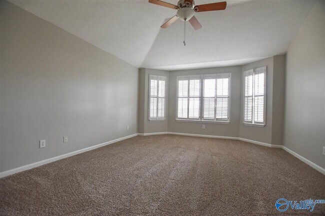 Building Photo - 2542 Bonnie Oaks Dr SW