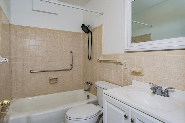 Building Photo - 1225 Casabella Dr